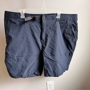 Free Country Men's Dark Grey Cargo Shorts size 44 with pockets